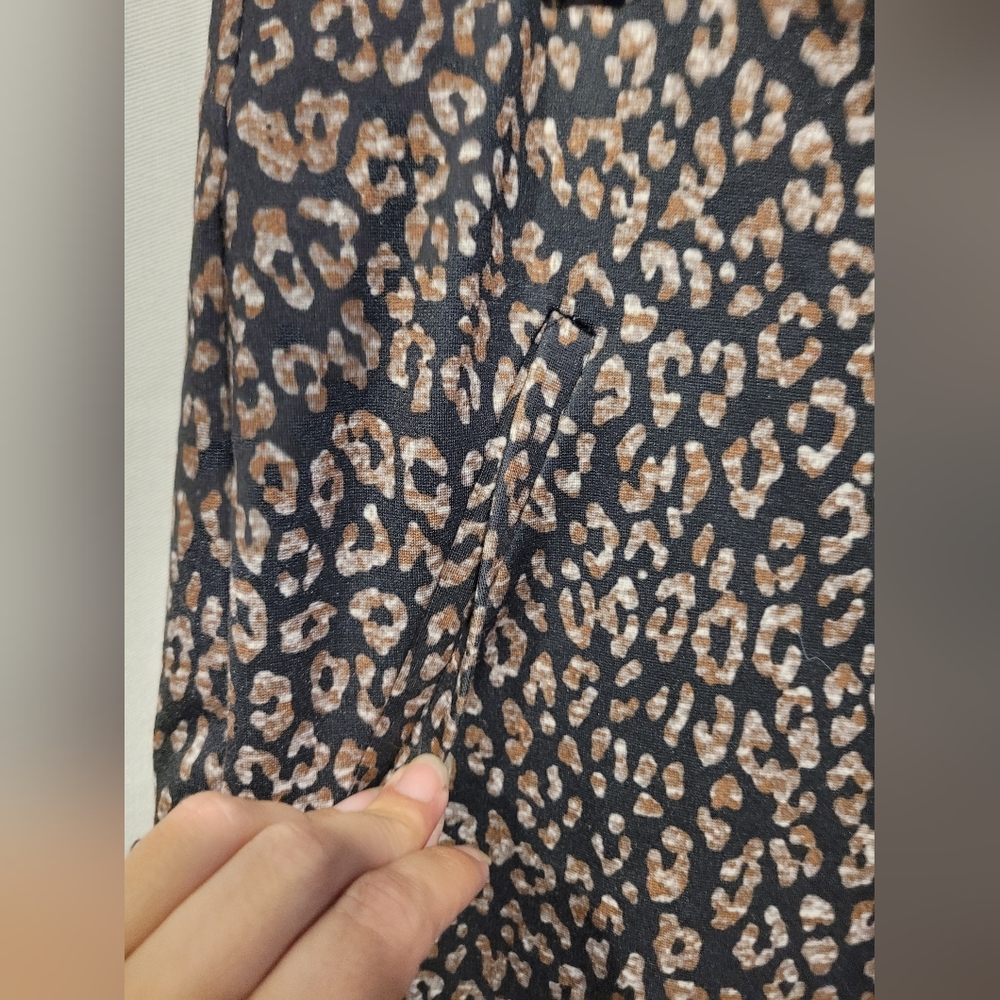 EUC Leopard Fabulously Slimming by Chicos Ankle Pants Size 1 - Picture 2 of 5